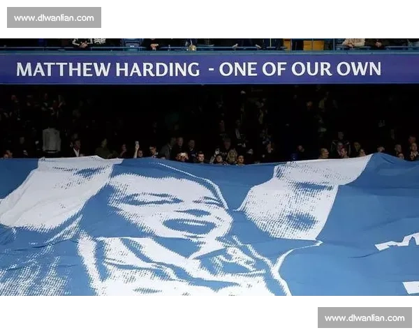 迟暮绿茵：当白发与足球相遇时的倔强与温柔